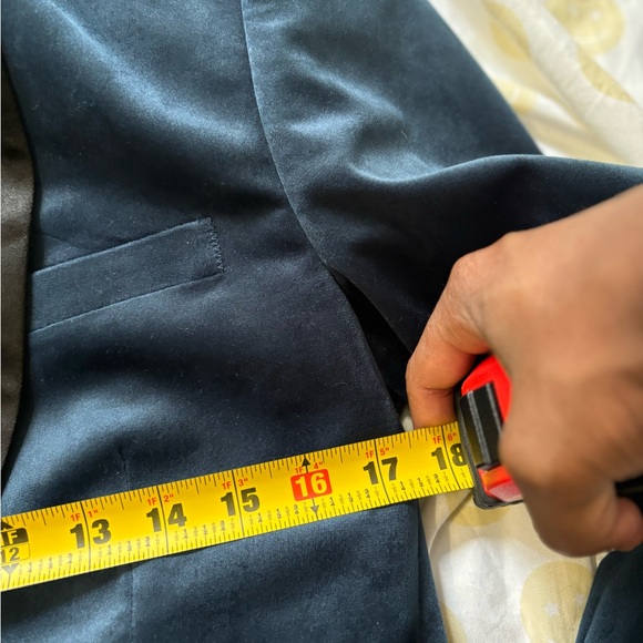 3 piece slim fit velvet suit, new never worn - Picture 4 of 10